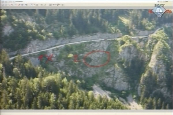 Snimak lokacije na Korićanskim stijenama gdje je streljano oko 200 Muslimana Snimak lokacije na Korićanskim stijenama gdje je streljano oko 200 Muslimana