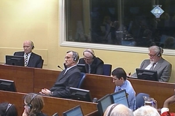 Jadranko Prlić, Milivoj Petković, Bruno Stojić, Slobodan Praljak, Valentin Ćorić i Berislav Pušić u sudnici Tribunala 