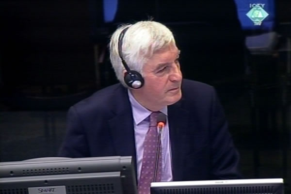 John Clark, svjedok na suđenju Radovanu Karadžiću 