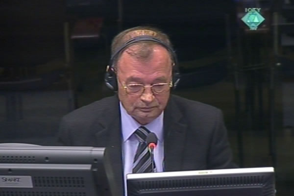 Manojlo Milanović, svjedok na suđenju Radovanu Karadžiću 