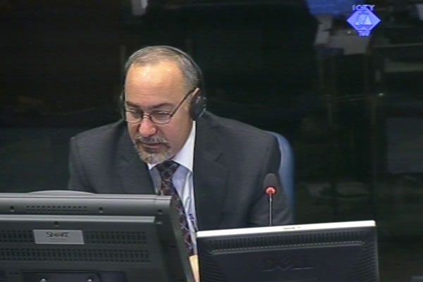 Richard Butler, svjedok na suđenju Radovanu Karadžiću 