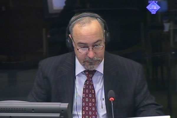 Richard Butler, svjedok na suđenju Radovanu Karadžiću 