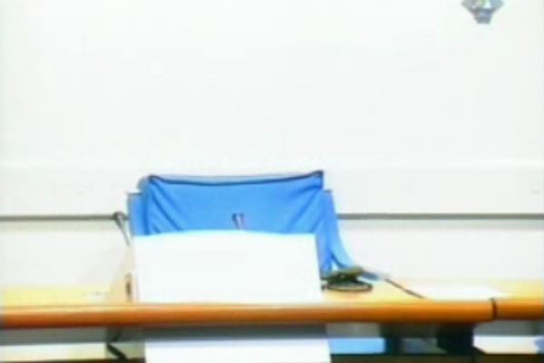 Prazna optuženička klupa u sudnici Tribunala