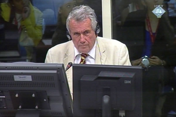 Martin Bell, svjedok na suđenju Ratku Mladiću 