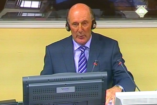 John McElligott, svjedok na suđenju Goranu Hadžiću 
