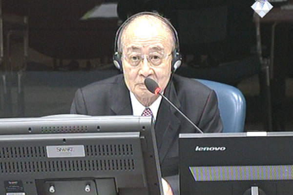 Yasushi Akashi, svjedok odbrane Ratka Mladića 