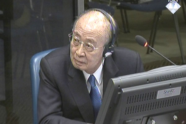 Yasushi Akashi, svjedok odbrane Ratka Mladića