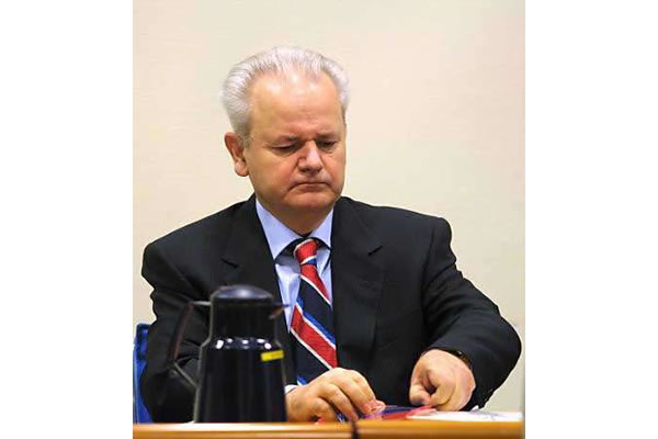 Slobodan Milošević u sudnici Tribunala