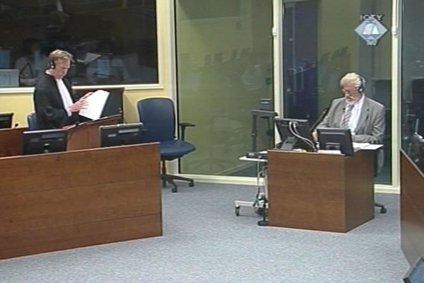 Tužilac Douglas Stinger i Slobodan Praljak u sudnici Tribunala