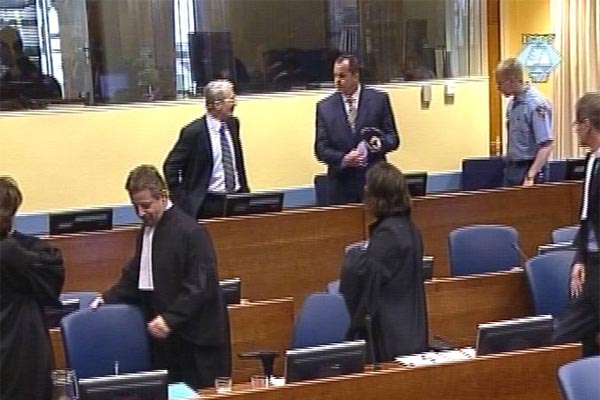 Enver Hadžihasanović i Amir Kubura nakon čitanja presude