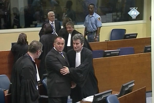 Enver Hadžihasanović i Amir Kubura nakon presude Žalbenog vijeća