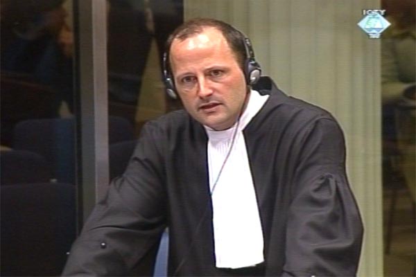 John Jones, branilac Nasera Orića
