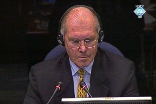 Klaus Naumann, svjedok na suđenju Slobodanu Miloševiću