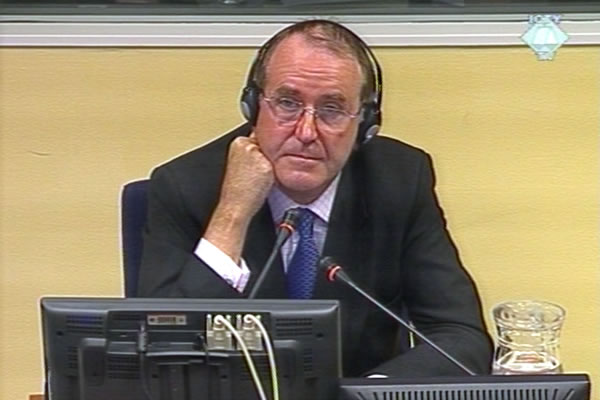 Pyers Tucker, svjedok na suđenju Momčilu Perišiću