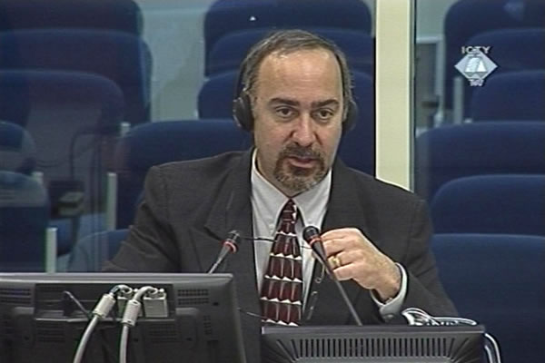 Richard Butler, svjedok na suđenju oficirima vojske i policije bosanskih Srba optuženim za zločine u Srebrenici