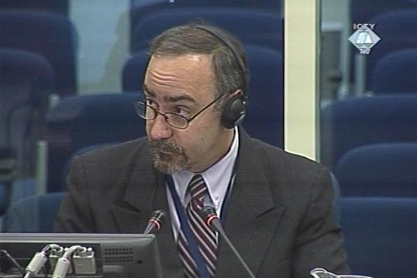 Richard Butler, svjedok na suđenju oficirima vojske i policije bosanskih Srba optuženim za zločine u Srebrenici