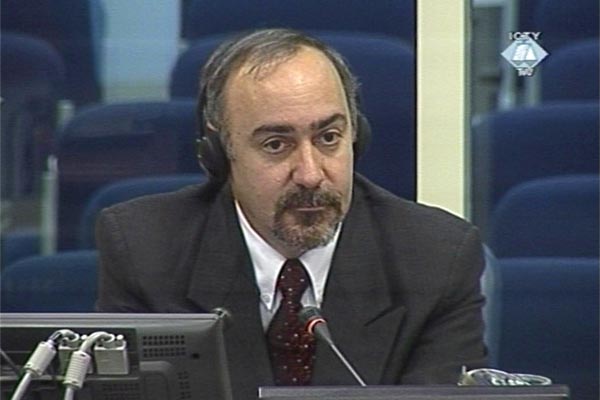 Richard Butler, svjedok na suđenju oficirima vojske i policije bosanskih Srba optuženim za zločine u Srebrenici