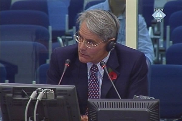 Rupert Smith, svjedok na suđenju oficirima vojske i policije bosanskih Srba optuženih za zločine u Srebrenici i Žepi