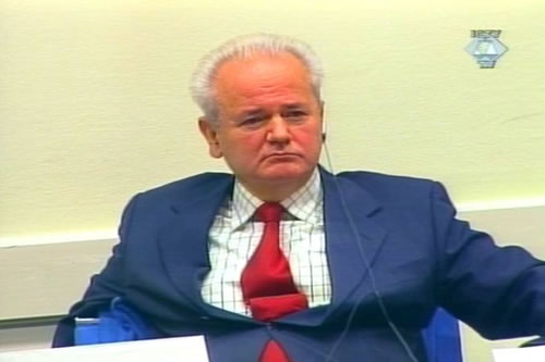 Slobodan Milošević u sudnici Tribunala