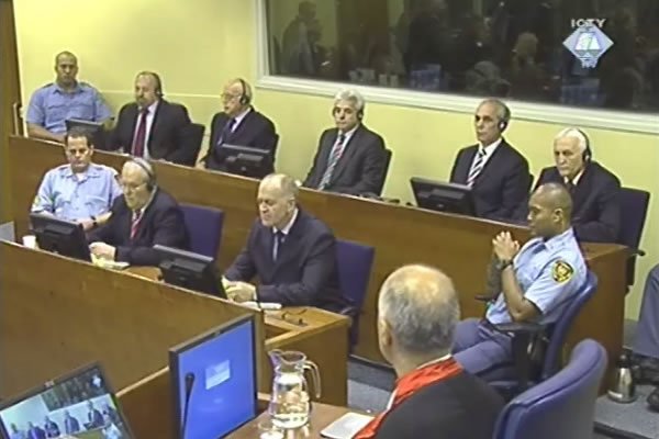 Vujadin Popović, Ljubiša Beara, Drago Nikolić, Ljubomir Borovčanin, Vinko Pandurević, Radivoj Miletić i Milan Gvero u sudnici Tribunala u trenutku izricanja presude